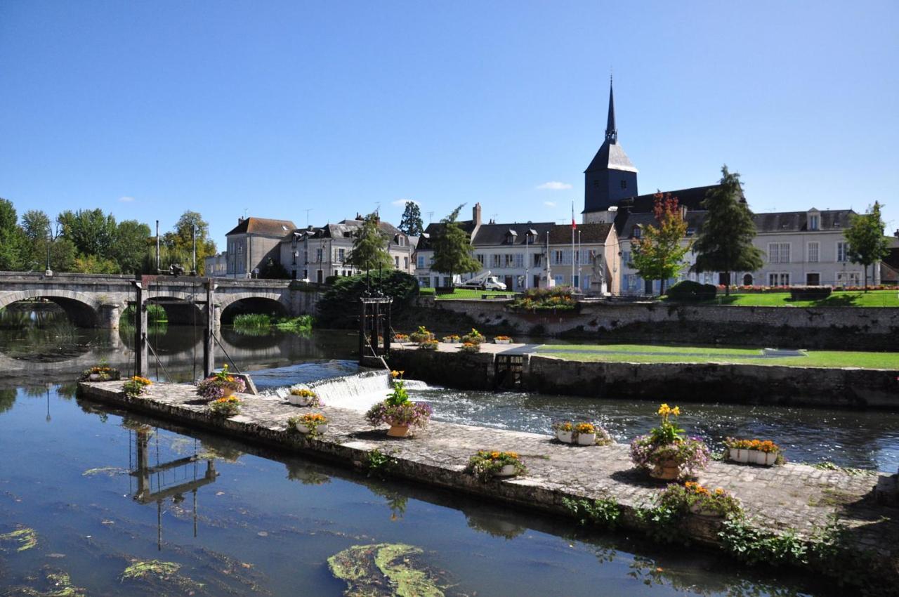 Le Grand Appartement - 90M2- 2 Chb , 1 Mezzanine - 6Pers Romorantin-Lanthenay Kültér fotó